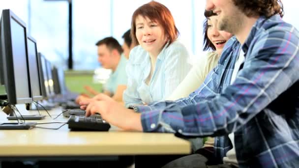 Online team of diverse classmates working in hub — Stock Video