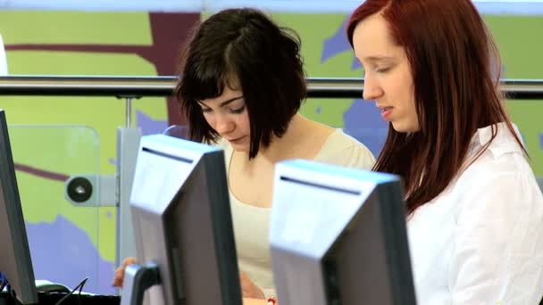 Female team of students learning education programs — Stock Video