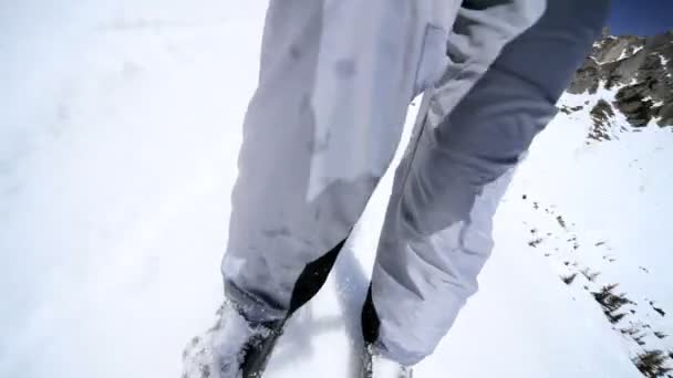 Skifahren auf hartem Schnee — Stockvideo