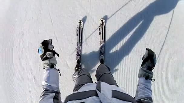 Maniobra de esquiador competente — Vídeos de Stock