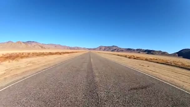 Punktu widzenia jazda na autostradzie pustyni, Stany Zjednoczone Ameryki — Wideo stockowe