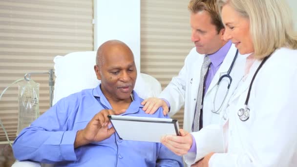 Plan de Tratamiento de Pacientes Tecnología de Tablet Actualizada — Vídeo de stock