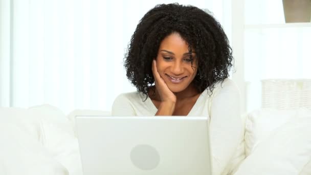 非洲裔美国女性社交网络 — 图库视频影像