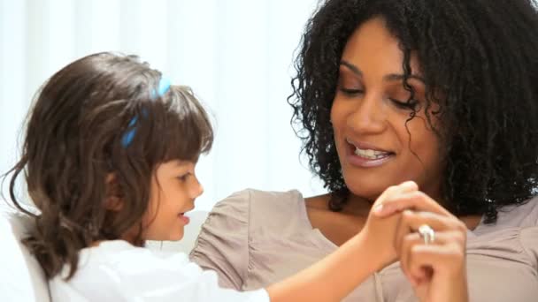 Singola madre carino pre-scuola bambino — Video Stock