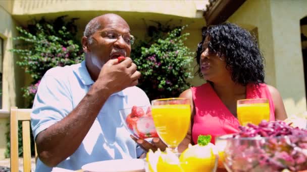 Maturo afroamericano coppia sano pranzo — Video Stock