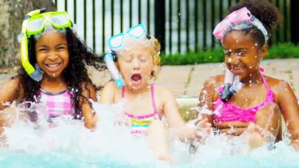 směje se holčičky těší bazén Zpomalený pohyb