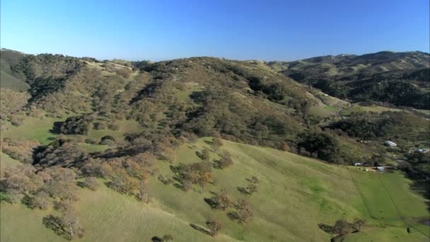 圧延丘の中腹に、サンフランシスコ、アメリカ合衆国の航空写真ビュー — ストック動画
