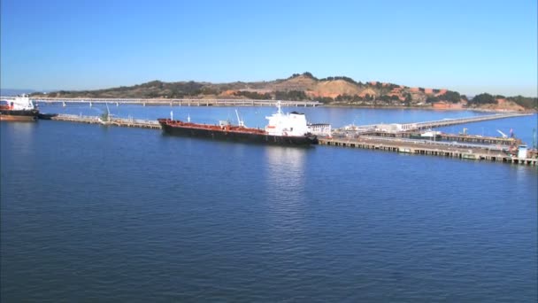 Aerial view of docked oil tanker with Oakland Bay Bridge — Stock Video