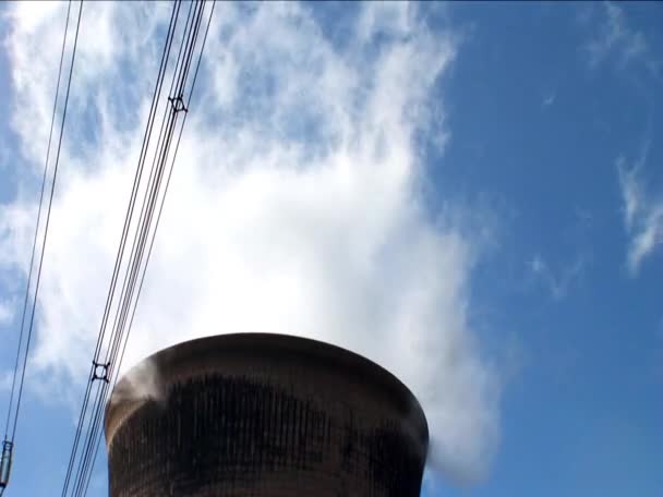 Power station smoking and producing electricity — Stock Video