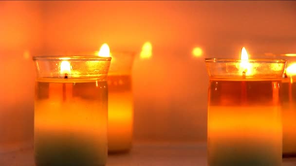Aromatherapy candles burning at health & beauty spa — Stock Video