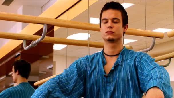 Attractive young man practising yoga exercises at a gym — Stock Video