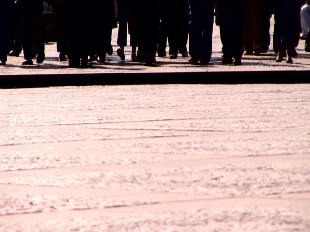 Crowd of walking towards the camera - feet only — Stock Video