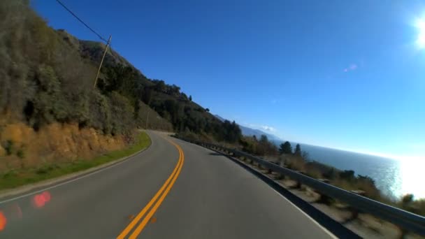 Ponto de vista dirigindo a estrada da Costa do Pacífico — Vídeo de Stock
