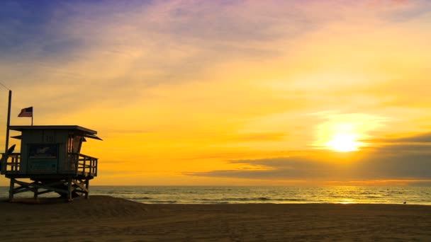 Zonsondergang over een Pacifische kust strand buiten los angeles — Stockvideo