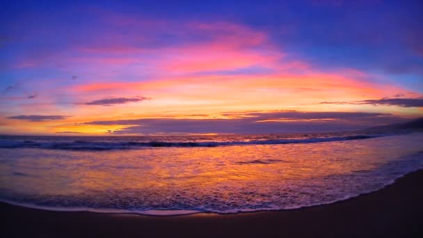 ロサンゼルスの外太平洋岸のビーチに沈む夕日の魚眼ビュー — ストック動画