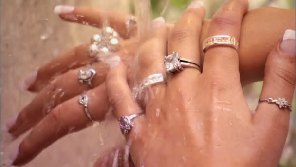 Beautiful hands & jewellery — Stock Video