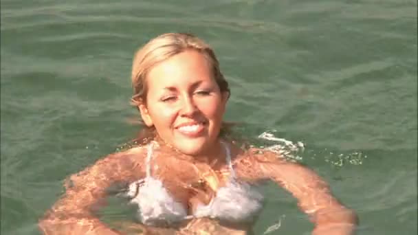 Beautiful blonde girl enjoying the mediterranean lifestyle — Stock Video