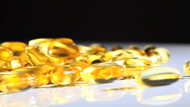 Studio close-up of vitamin capsulesfor healthy living — Stock Video