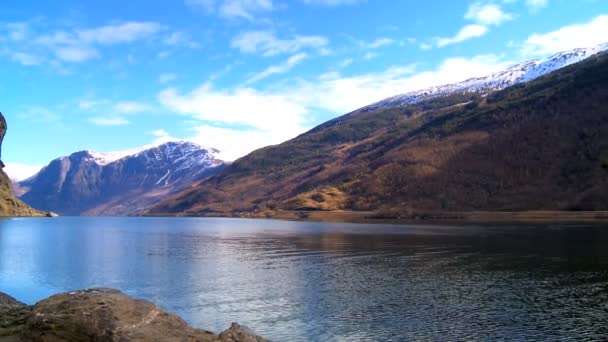 Águas cristalinas dos fiordes glaciares — Vídeo de Stock