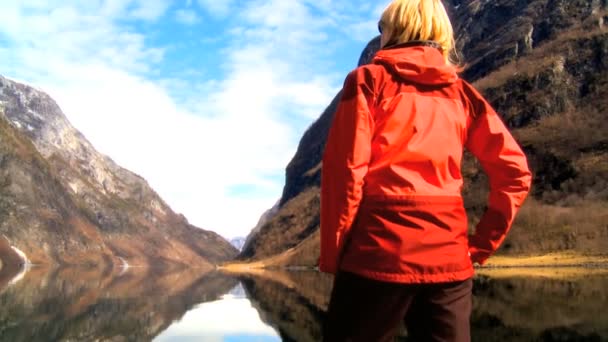 Lone young female fulfilling her ambitions — Stock Video