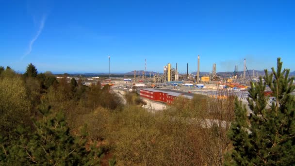 Oil refinery processing North Sea oil beside a nordic fjord — Stock Video