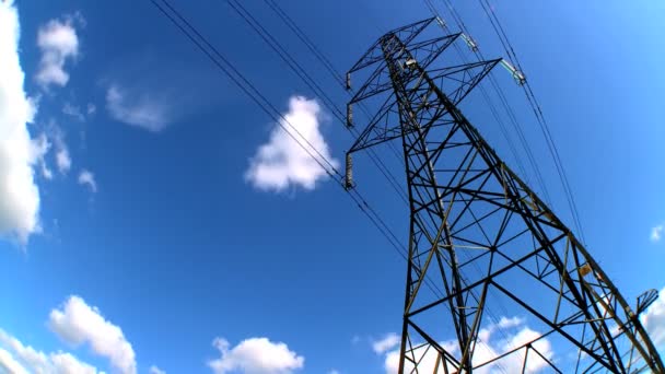 Time-lapse clouds of an electricty pylon looking skyward — Stock Video