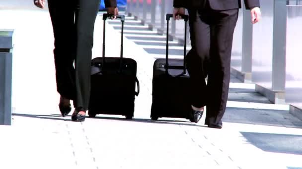 Smart young city business women preparing to travel from city airport — Stock Video