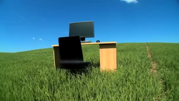 La technologie moderne dans un bureau conceptuel sans murs — Video