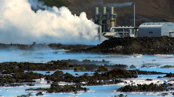 蒸汽来自火山温泉浮出水面 — 图库视频影像