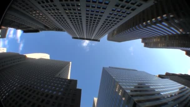 High-angle Motion-Jib Ansicht von Wolkenkratzern im Finanzviertel von New York City — Stockvideo