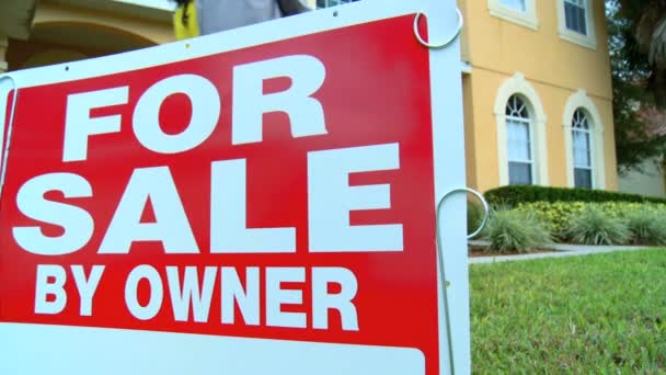 Excited young african american couple viewing luxury homes for sale — Stock Video