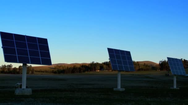 Time-lapse Lever du soleil de la ferme solaire — Video