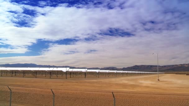 Fonte de Energia Solar Limpa — Vídeo de Stock