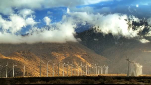 Пустеля вітрових електростанцій — стокове відео