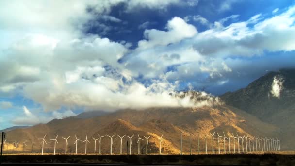 Energía eólica y energía del desierto — Vídeo de stock