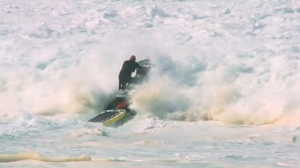 Dramatik cankurtaran jetski başlatma — Stok video