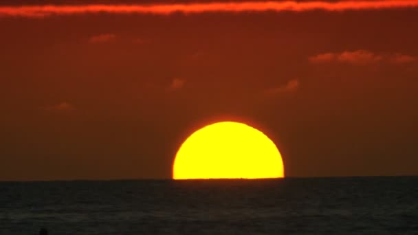 Time-lapse Dramatic Full Rising Sun — Stock Video