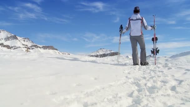 Éxito del esquí femenino — Vídeo de stock