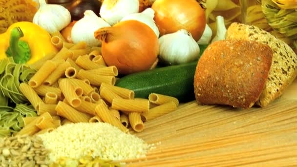 Традиционные спагетти болоньезе — стоковое видео