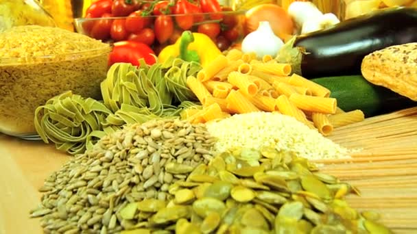 Ingredientes frescos y saludables — Vídeo de stock