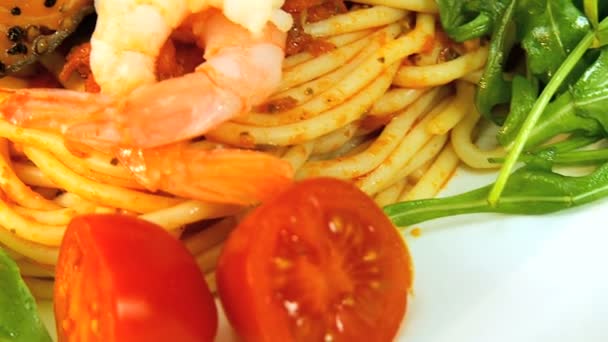 Hälsosamma skaldjur pasta — Stockvideo