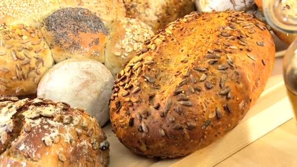 Gesundes Vollkornbrot — Stockvideo