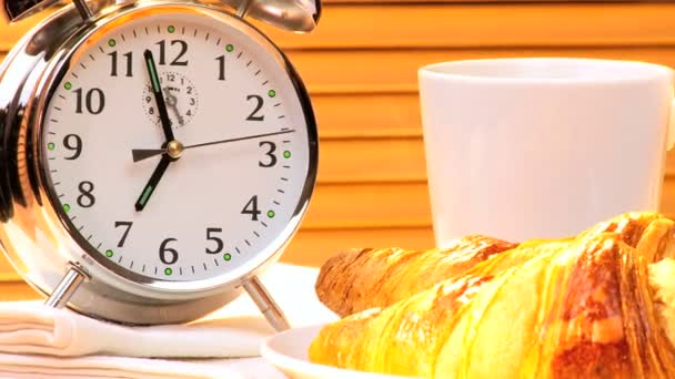 Maken van tijd voor het ontbijt — Stockvideo