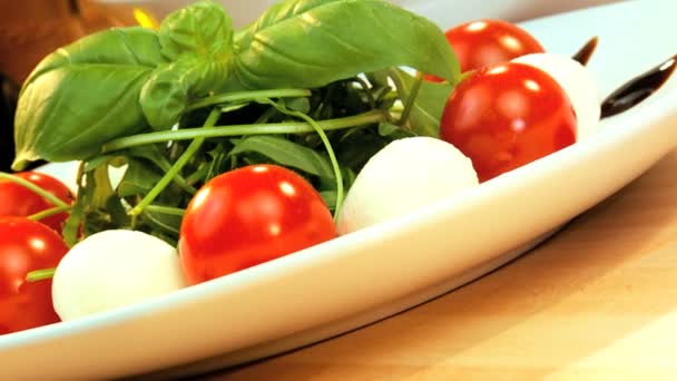 Sağlıklı salata ve yağlar — Stok video