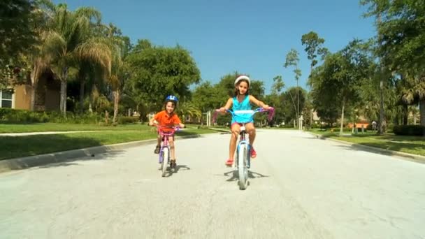 子供自転車フィットネス — ストック動画