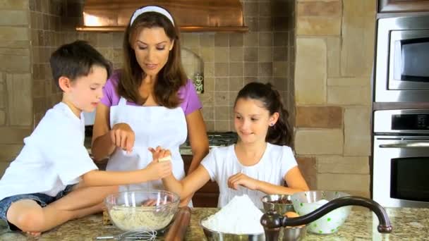 Torta casalinga cottura — Video Stock
