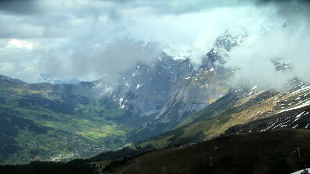 Nubes de lapso de tiempo sobre el valle suizo — Vídeos de Stock