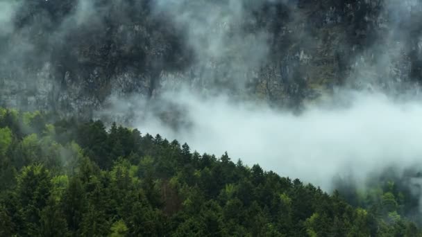 Zeitraffer-Wolken auf den Schweizer Bergen — Stockvideo