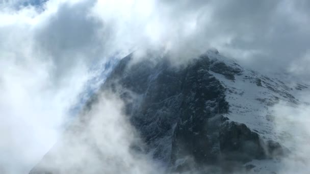 Zaman atlama bulutlar, eiger Zirvesi — Stok video