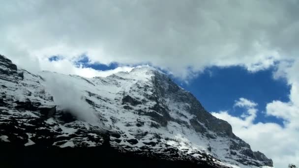 Χιόνι σε eiger, Ελβετία - γρήγορα ζουμ — Αρχείο Βίντεο